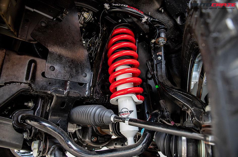 FORD RANGER MO202 GLOSS BLACK MACHINED CENTER WITH CHROME LIP
